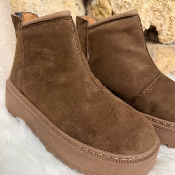 Brown Faux Suede Platform Winter Boots – Warm Lined, Size 8 - Picture 3 of 9